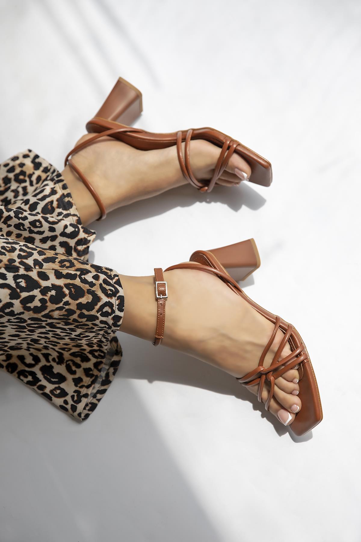 Onika  Kadın Topuklu  Deri Sandalet Taba