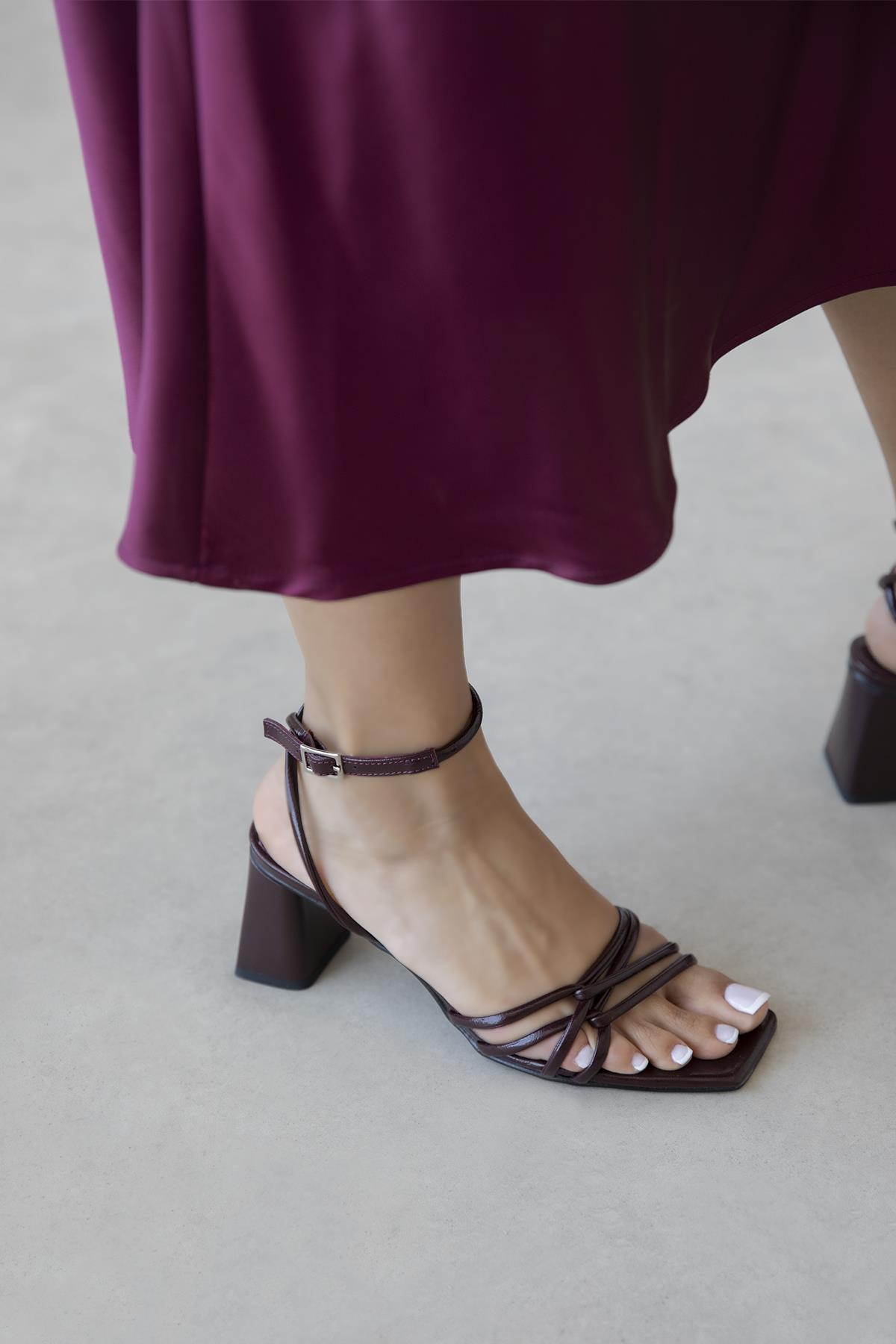 Onika Kadın Topuklu Kırışık Deri Sandalet Bordo