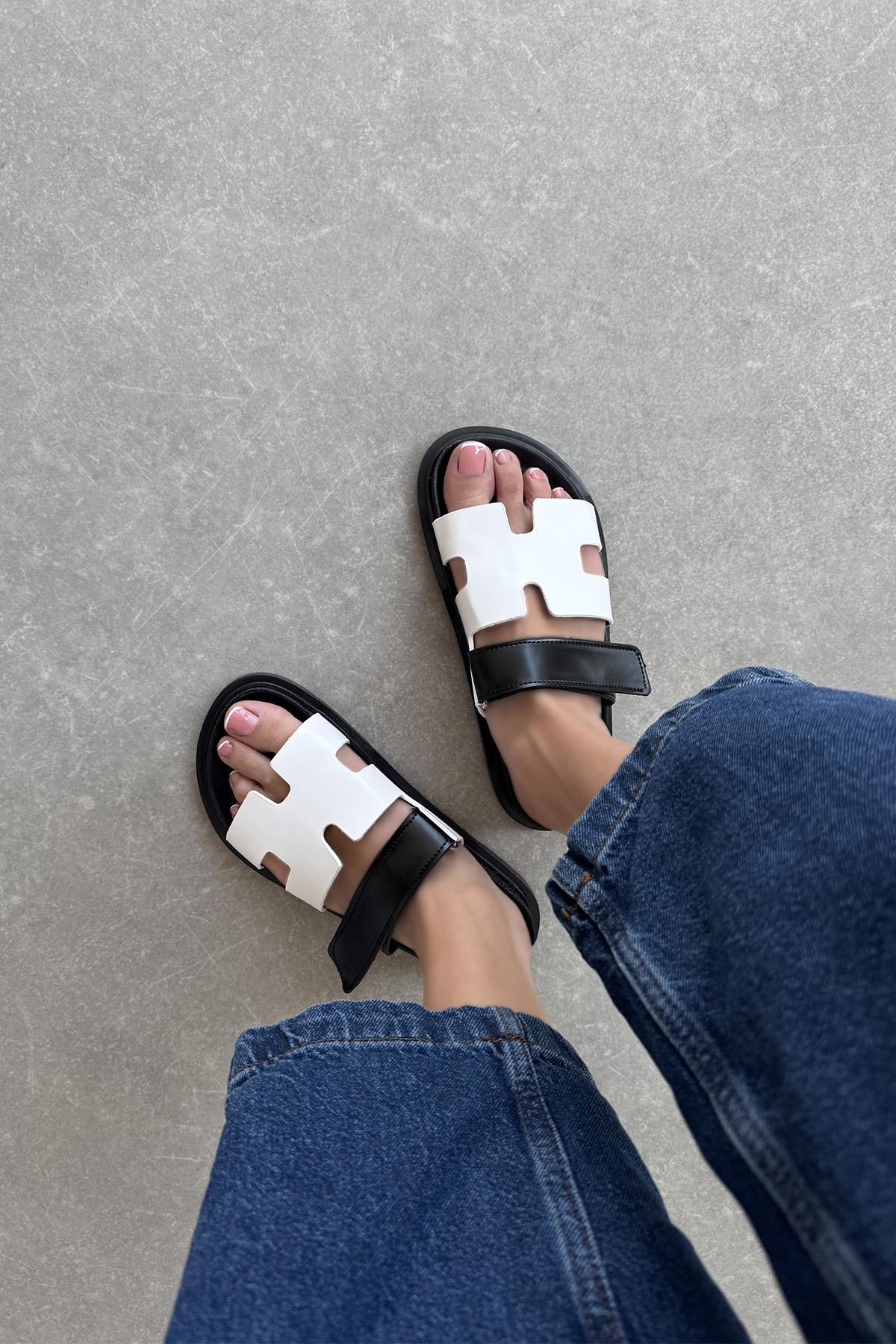 Palmeira  Kadın  Cırt  Bantlı  Deri  Terlik Siyah-Beyaz