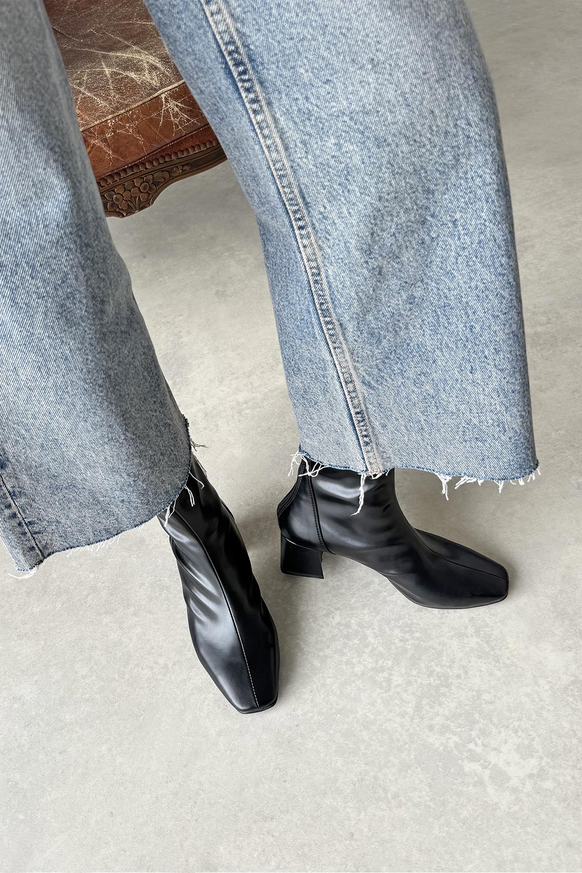 Pekin  Bayan Streç Küt Kalıp Deri Bot Siyah