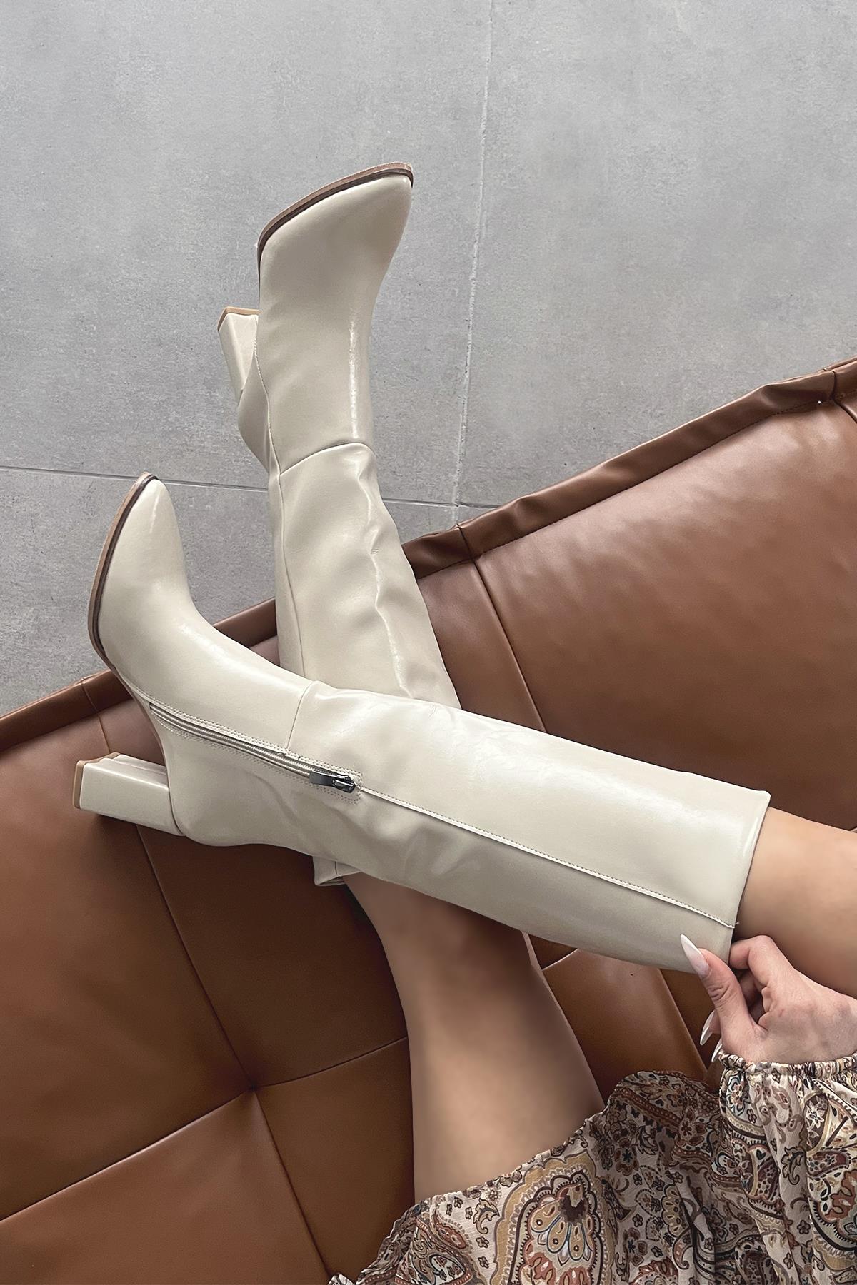 Sawyer Kadın Sivri Burun Kırışık Deri Çizme Bej