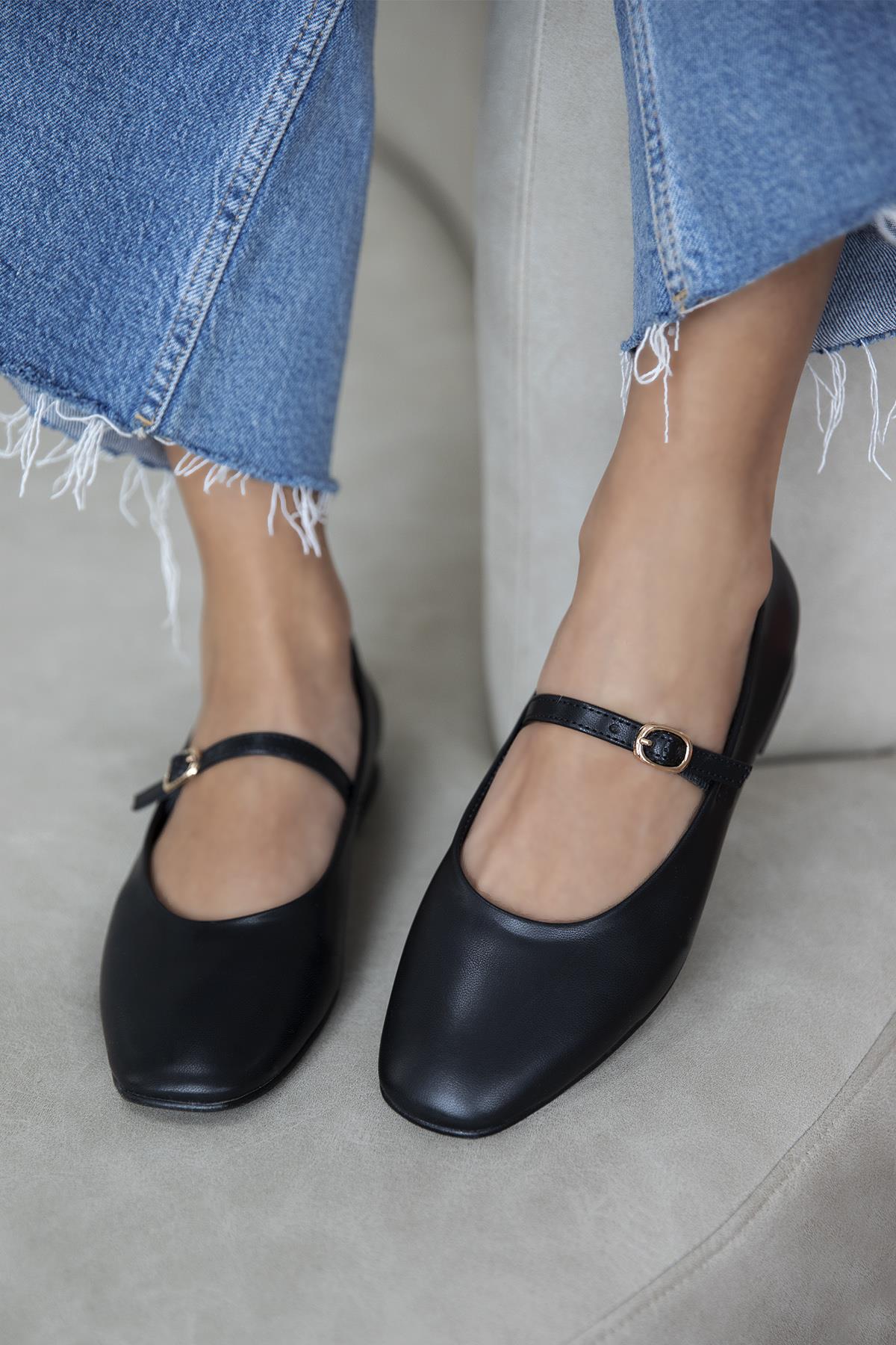 Smolder  Kadın  Kemer  Detay  Deri  Babet Siyah