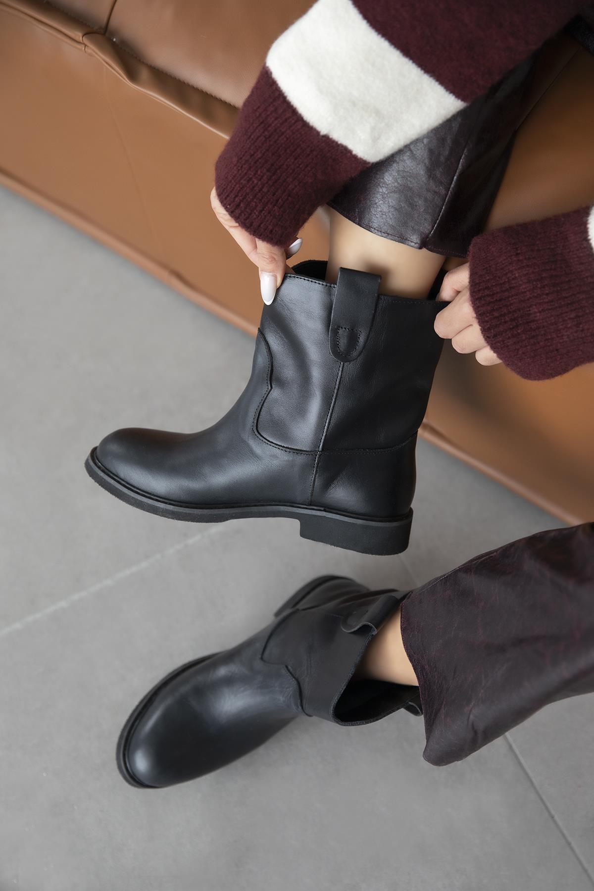 Toffy Kadın Düz Taban Hakiki Deri Bot Siyah