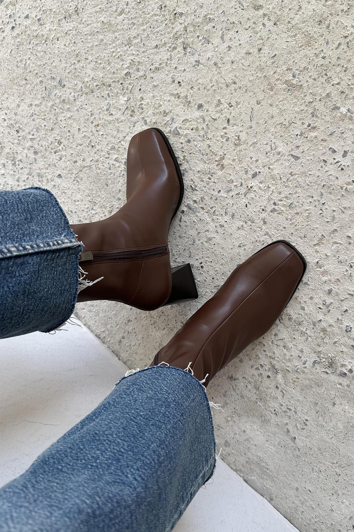 Trew Kadın Streç Bilekli  Orta  Boy Topuklu  Bot Kahve