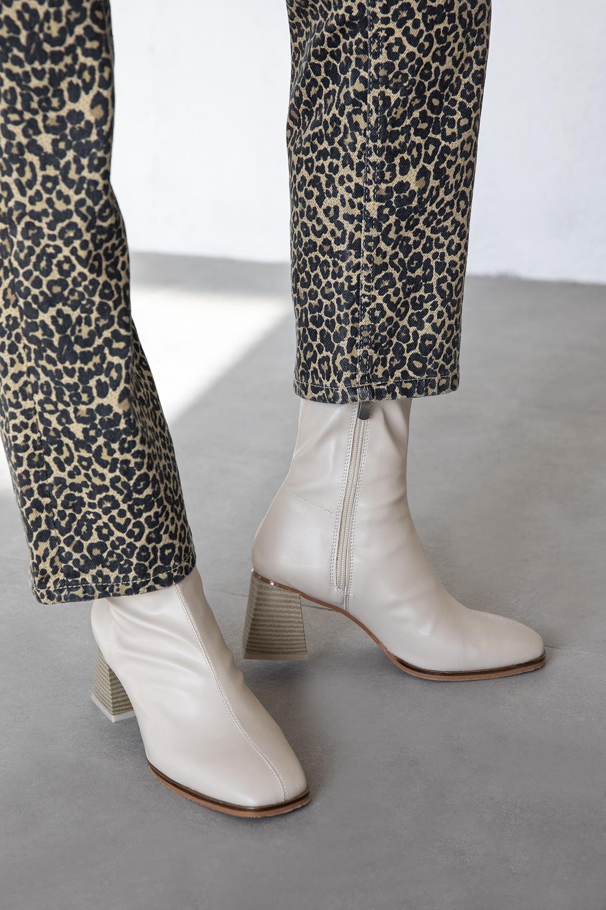 Trew Kadın Streç Bilekli  Orta  Boy Topuklu  Bot Bej