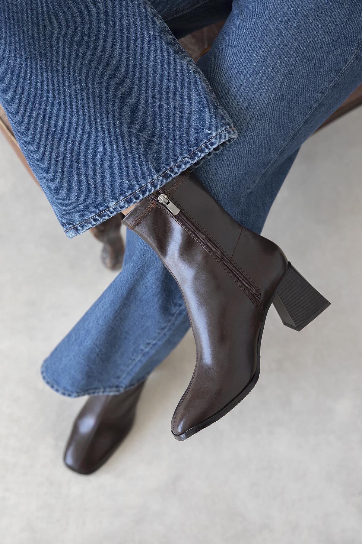 Trew Kadın Streç Bilekli Topuklu Deri  Bot Kahve