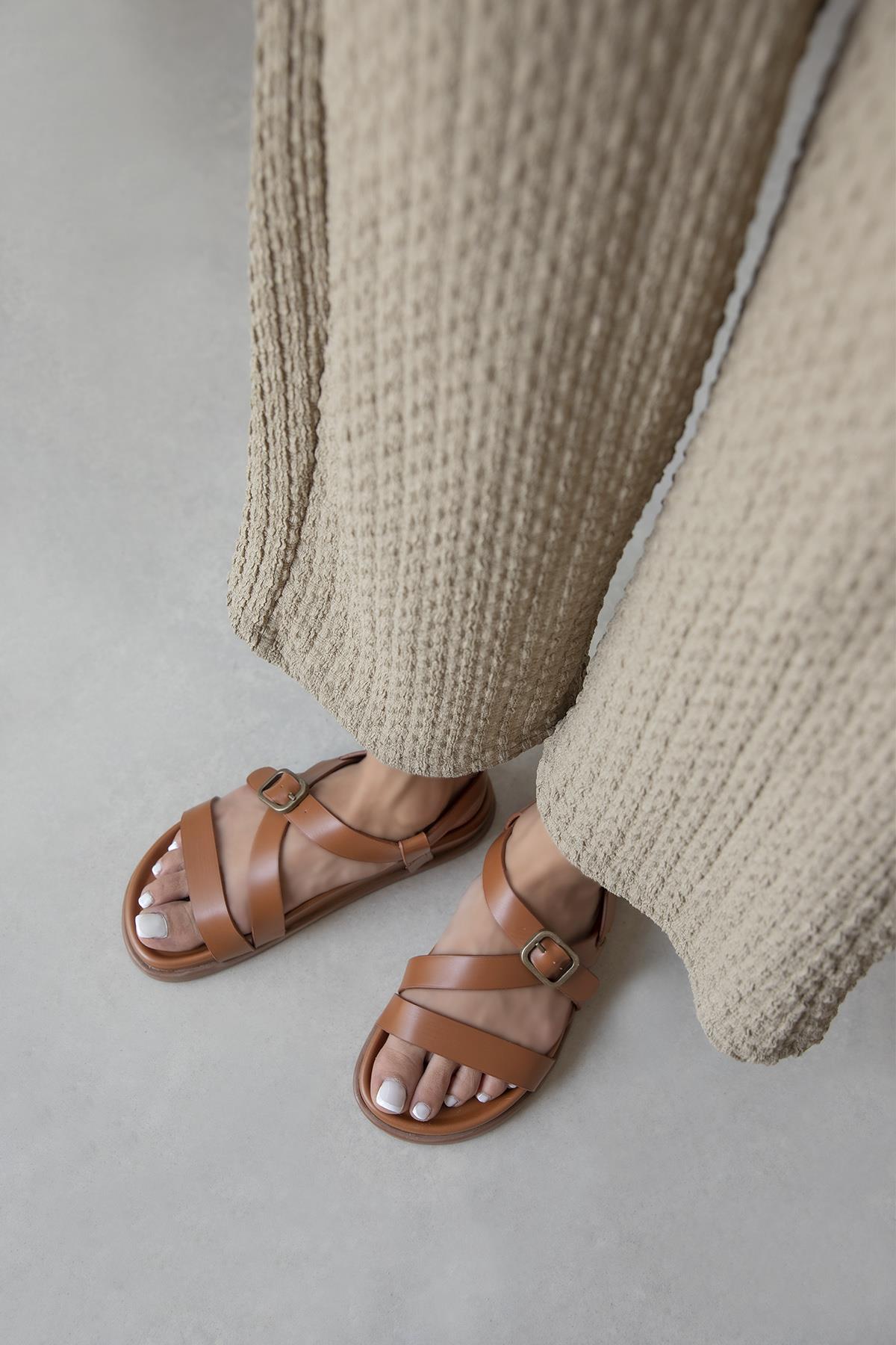 Vitinha Kadın Parmak Arası Deri  Sandalet Taba