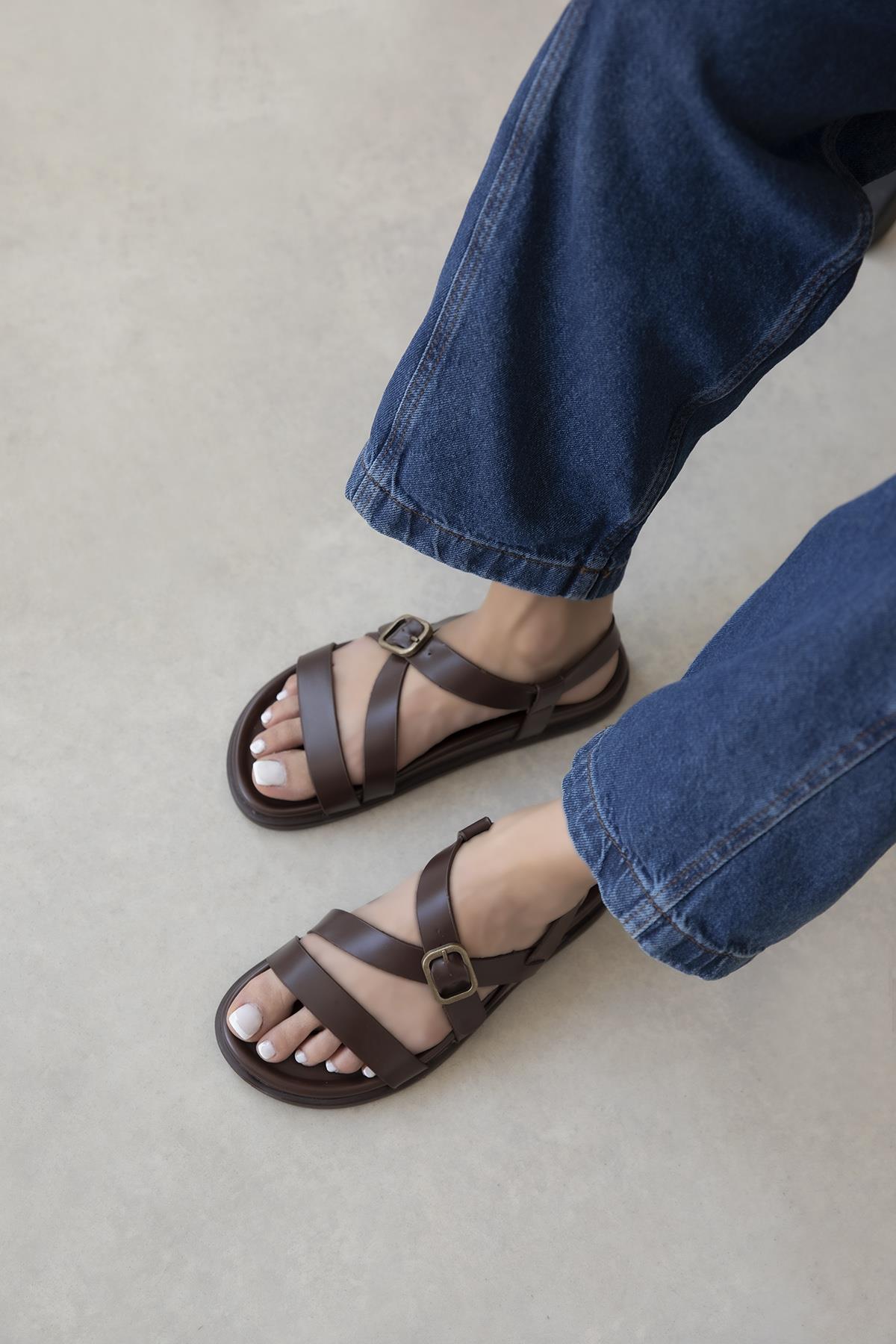 Vitinha Kadın Parmak Arası Deri  Sandalet Kahve