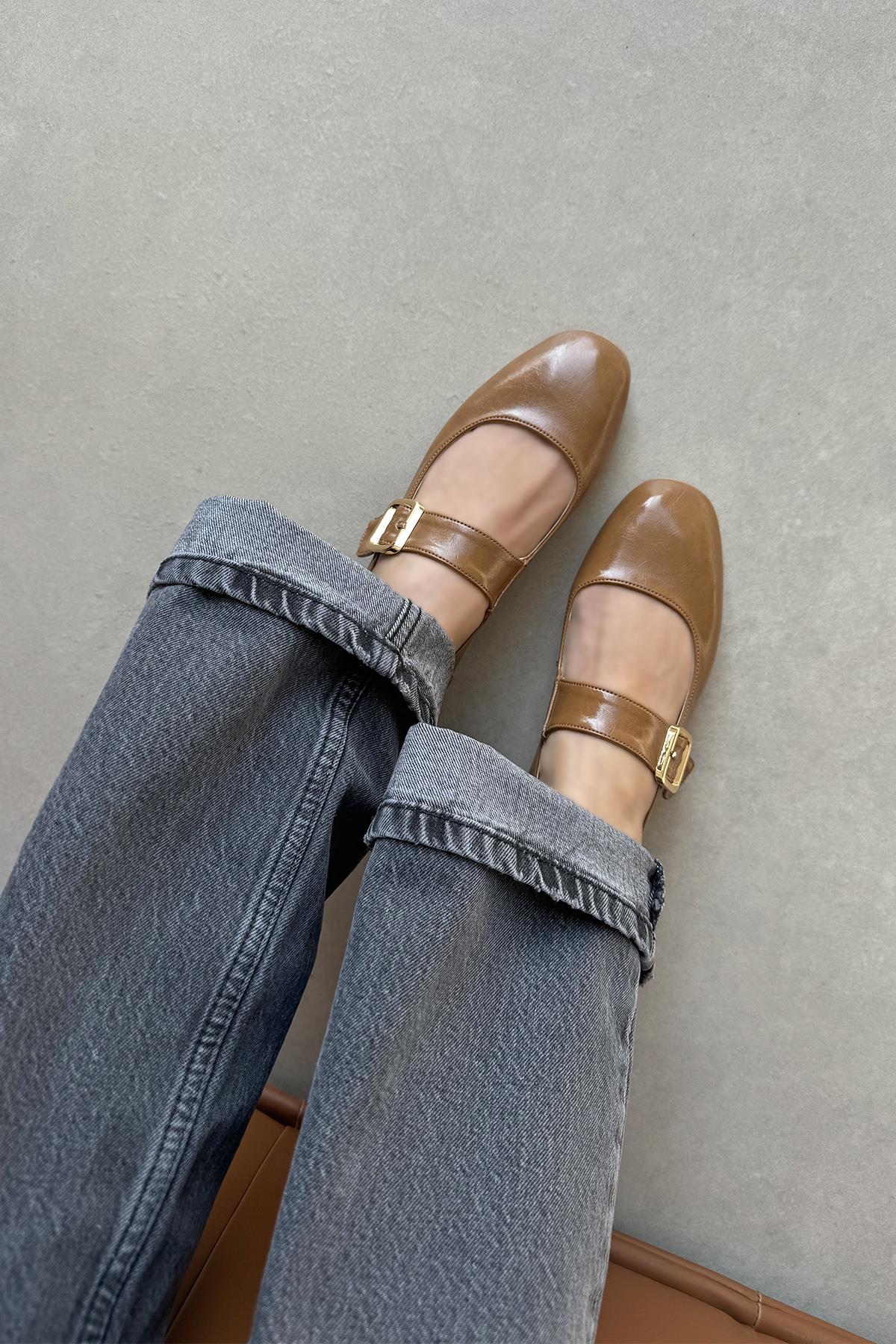 Winny Kadın Toka Detay Deri Babet Taba