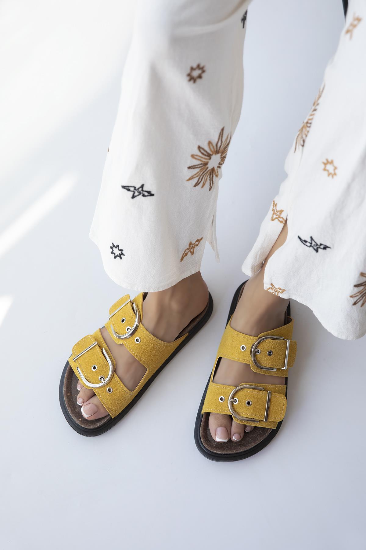 Zowie Kadın Toka  Detay  Günlük Konfor Süet Terlik Sarı