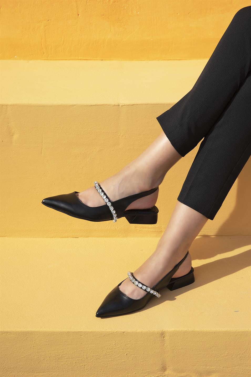 Bond  Kadın Taş Detay Topuklu  Deri  Ayakkabı Siyah