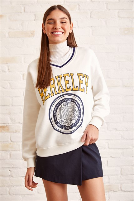 V yaka Sweatshirt