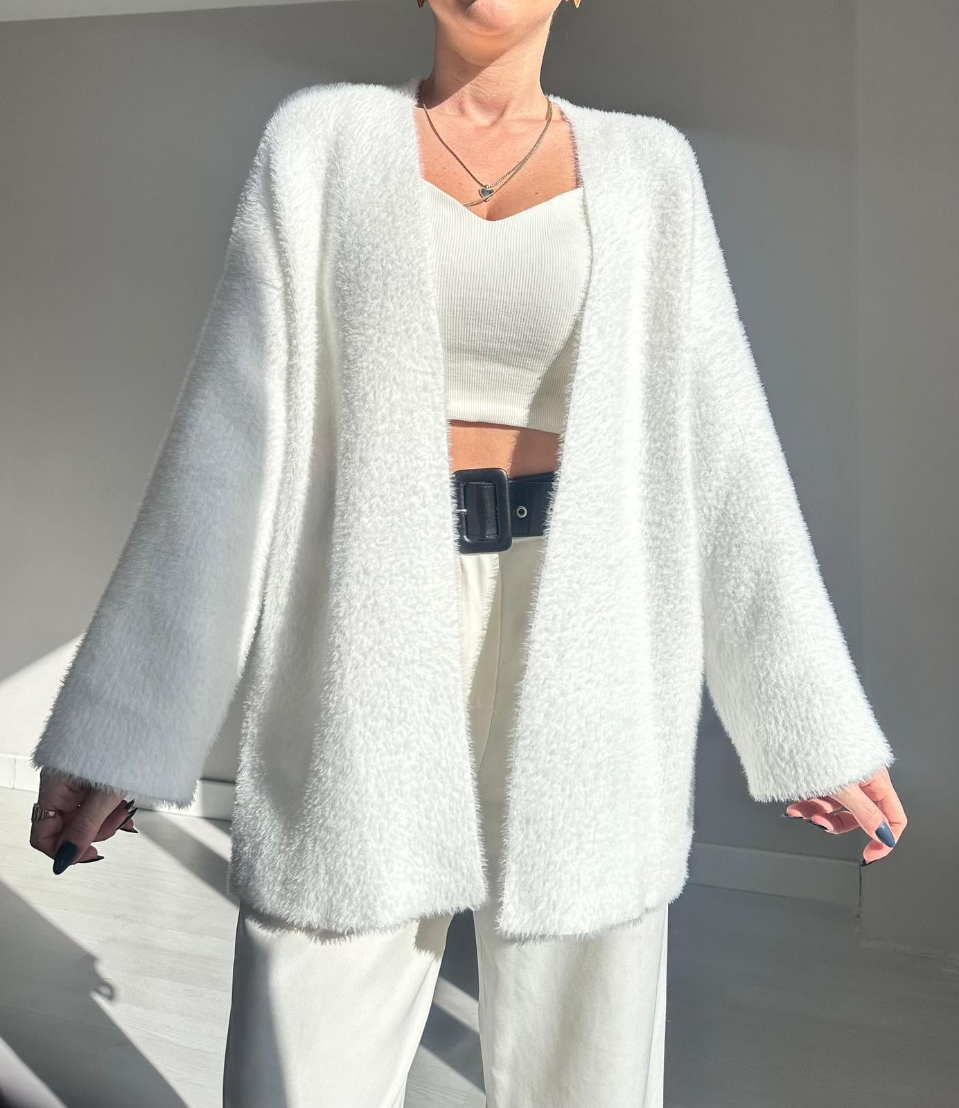 KADIN BEYAZ PELUŞ HIRKA Moda AkımıCeket