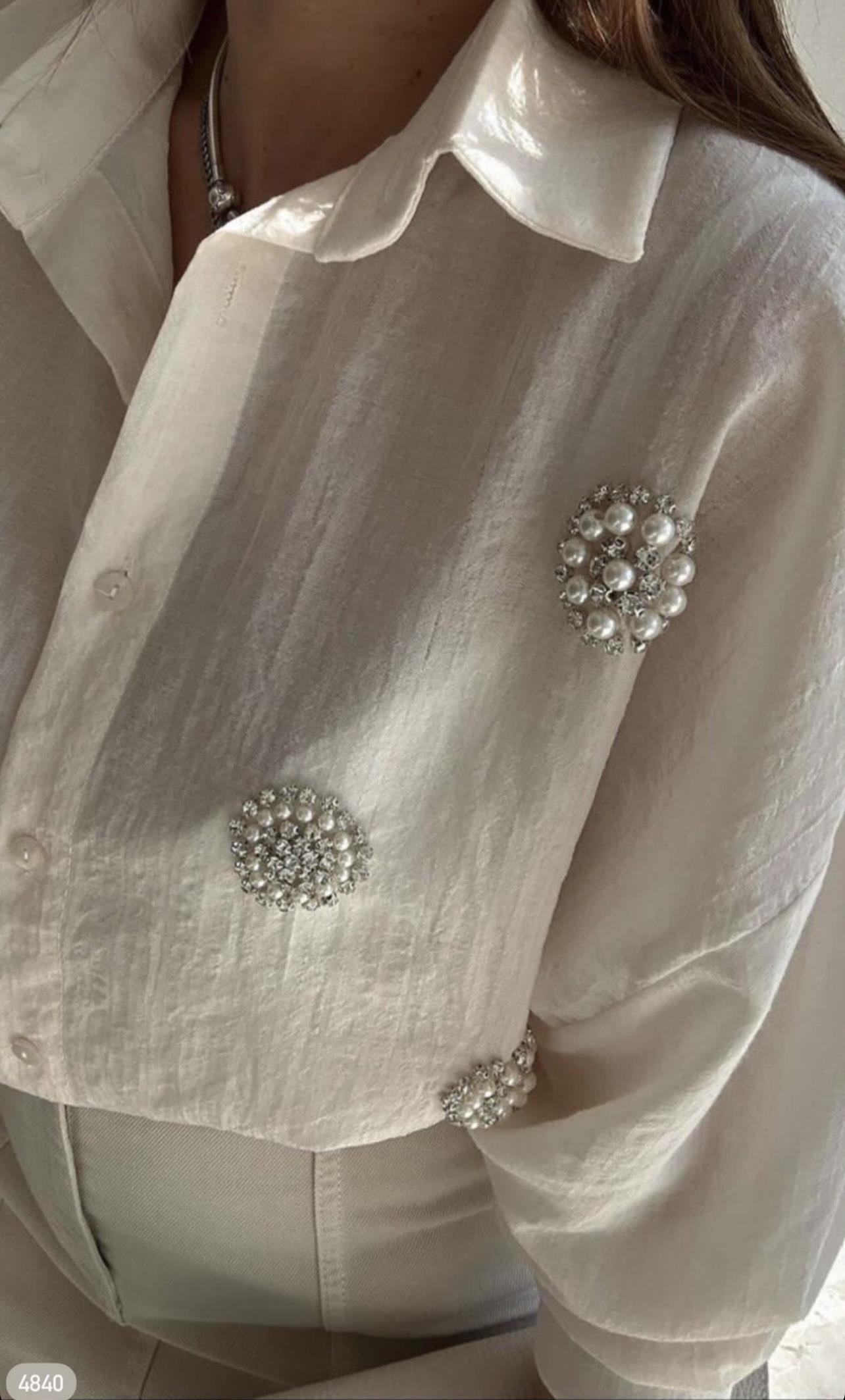 KADIN TAŞ VE İNCİ DETAYLI GÖMLEK Moda AkımıGömlek
