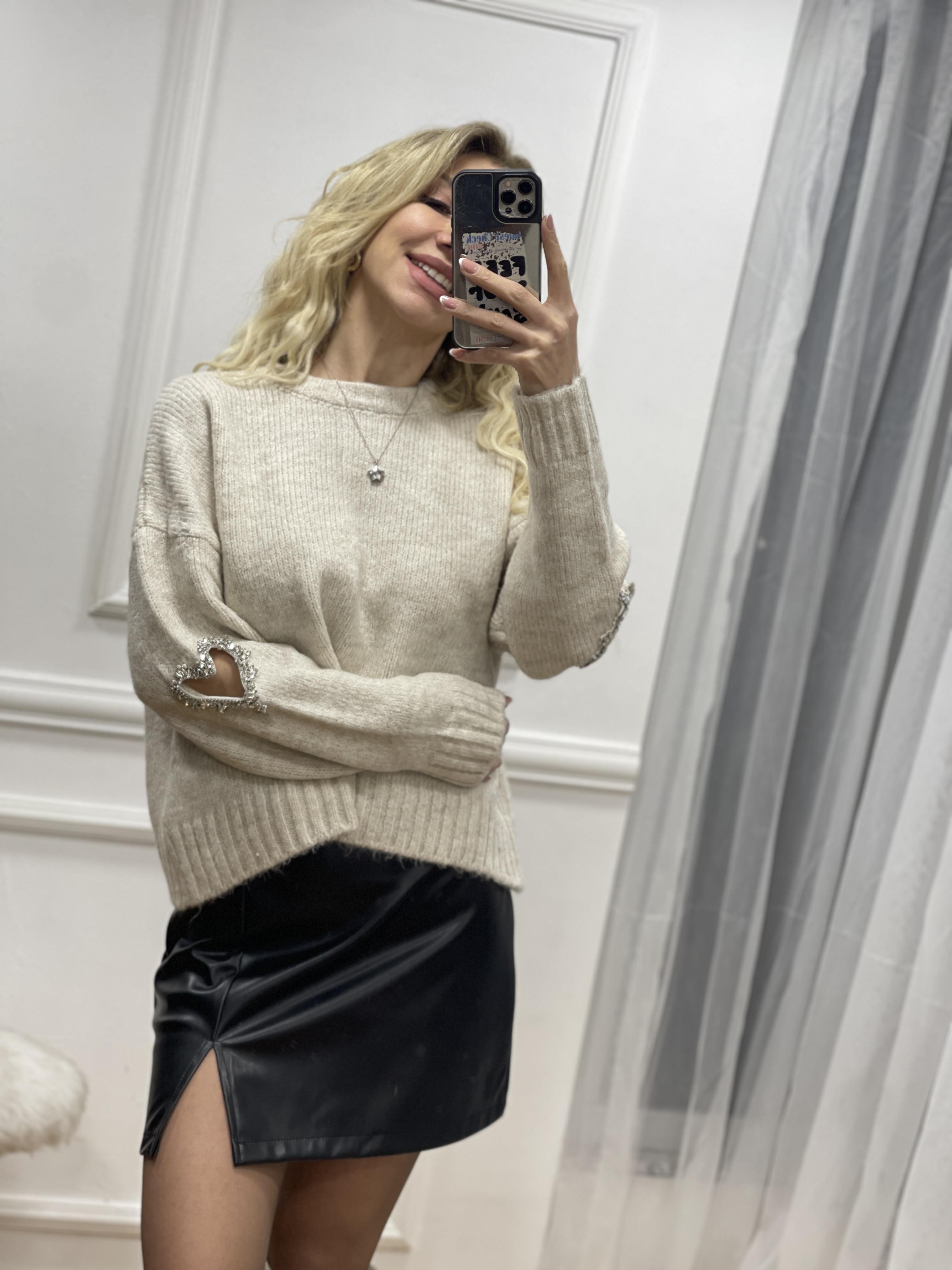 KADIN BEJ KALP DETAYLI TRİKO KAZAK Moda AkımıKazak