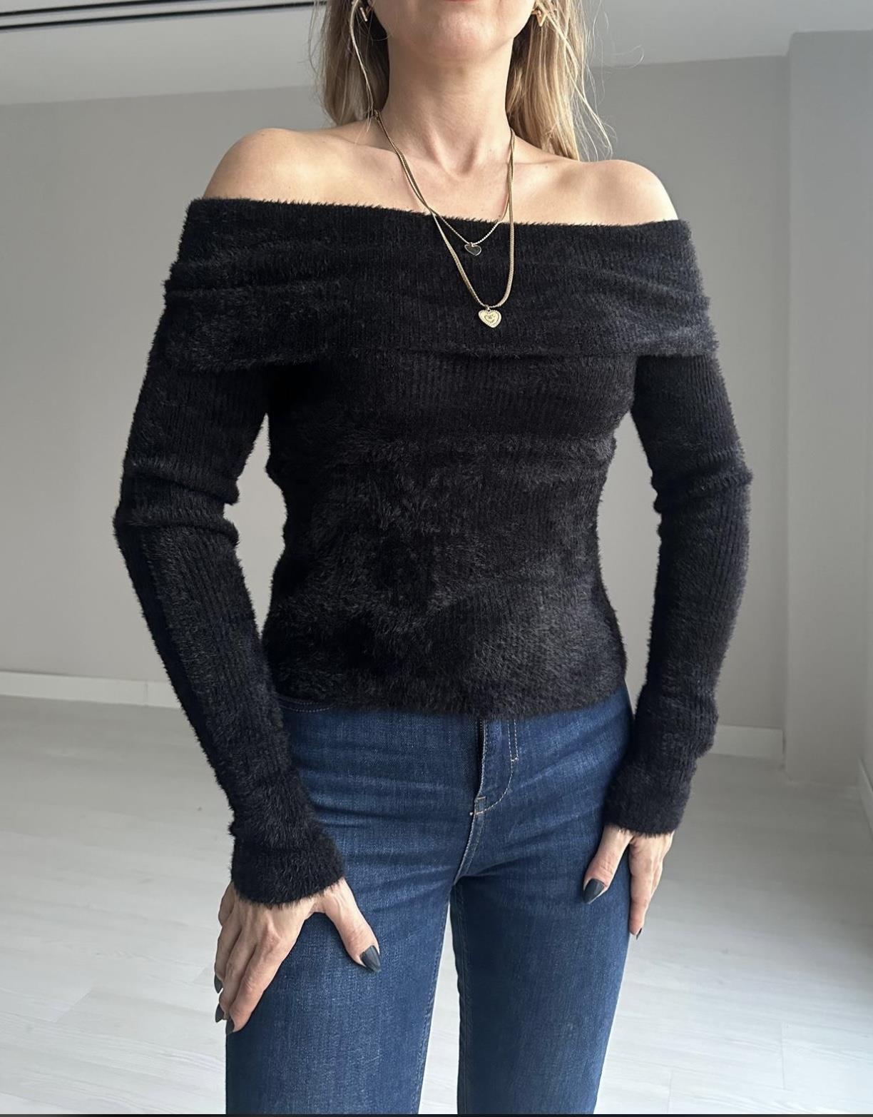 KADIN DEGAJE YAKA SİYAH KAZAKModa AkımıKazak