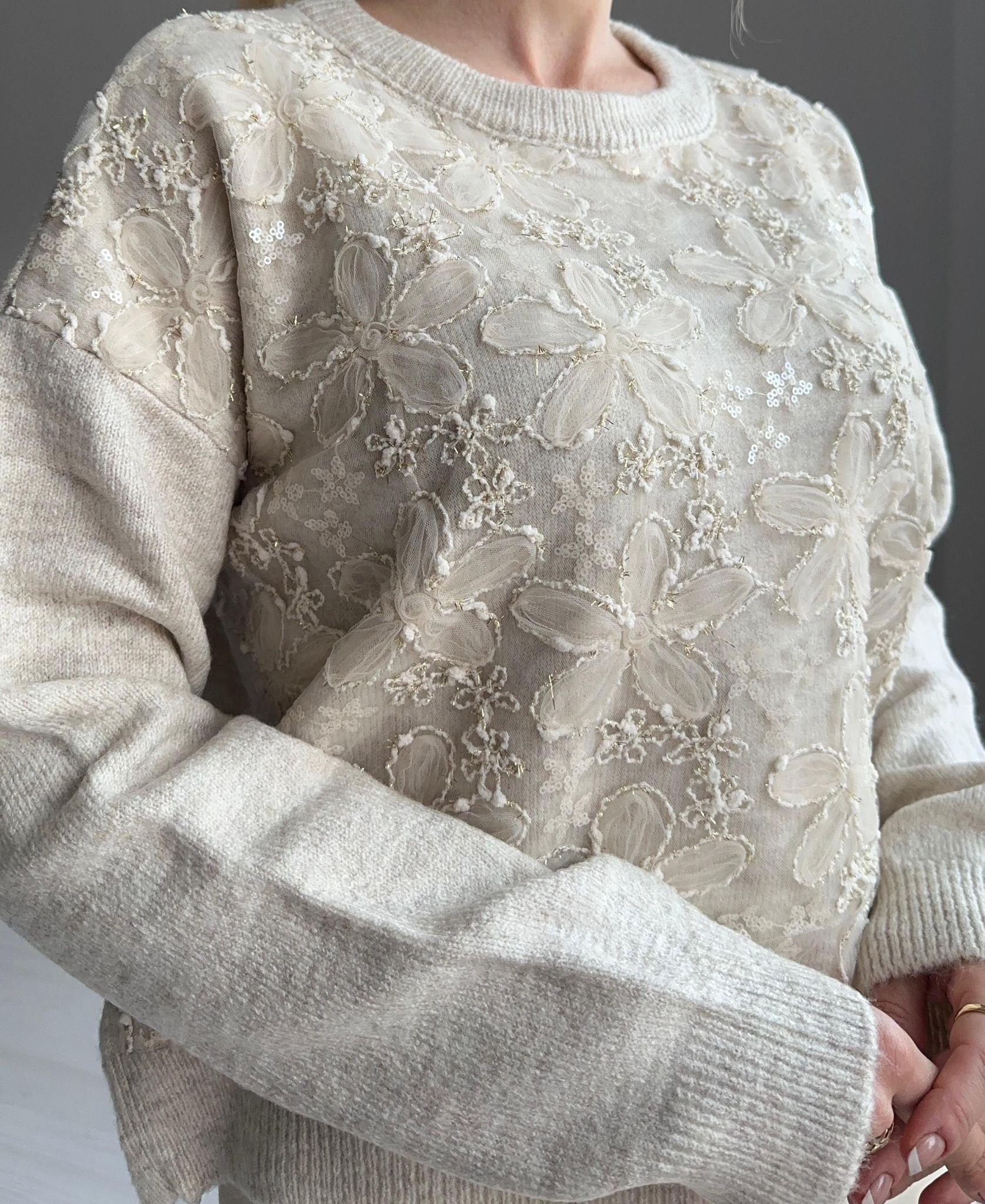 KADIN EKRU UZUN KOLLU ÇİÇEK TASARIMLI BLUZModa AkımıBluz