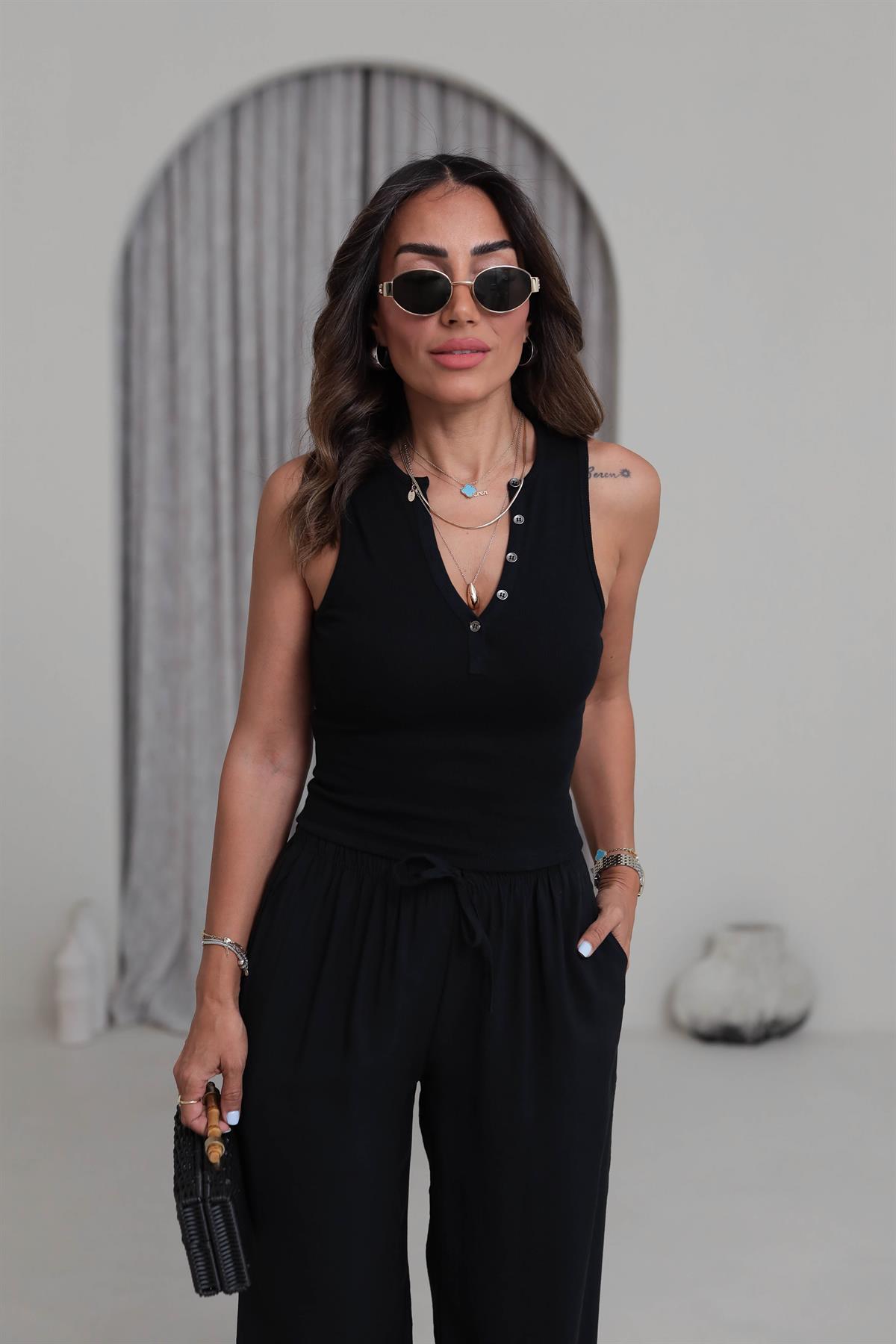 1005 Yıkama Efektli Düğmeli Crop Top SİYAH