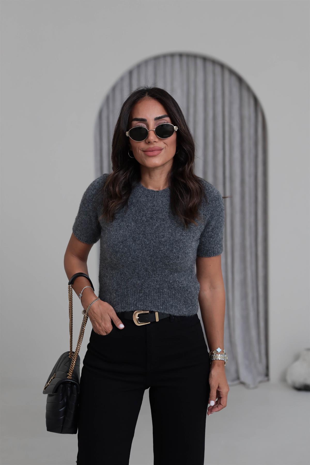 0651 Bisiklet Yaka Yumuşak Dokulu Kısa Kol Triko Kazak FÜME