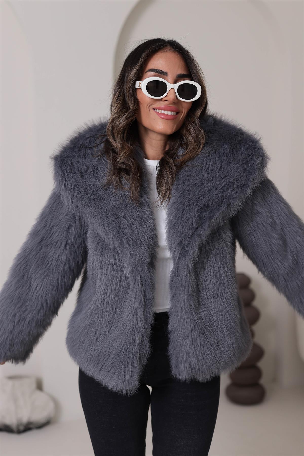 2429 Ara Boy Yakalı Kürk FÜME