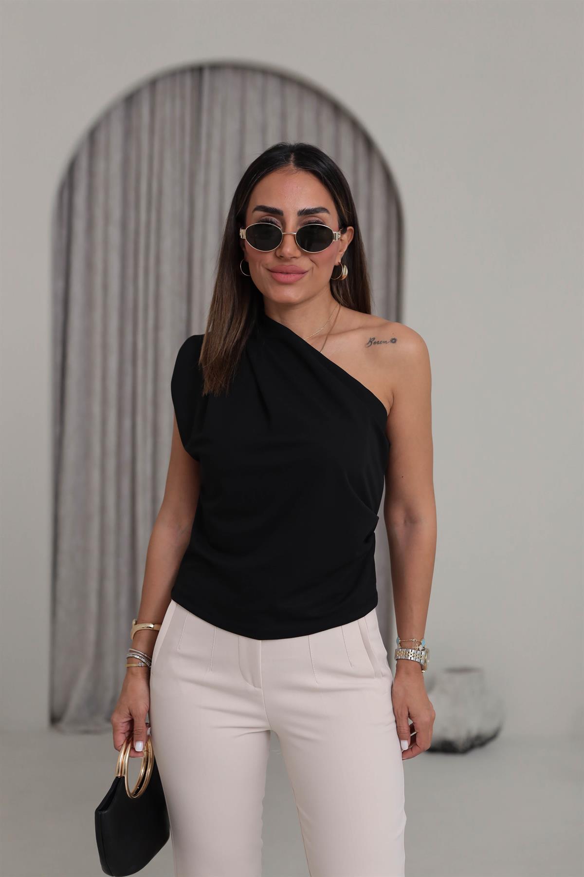 0056 Tek Omuz Detaylı Drapeli Bluz SİYAH