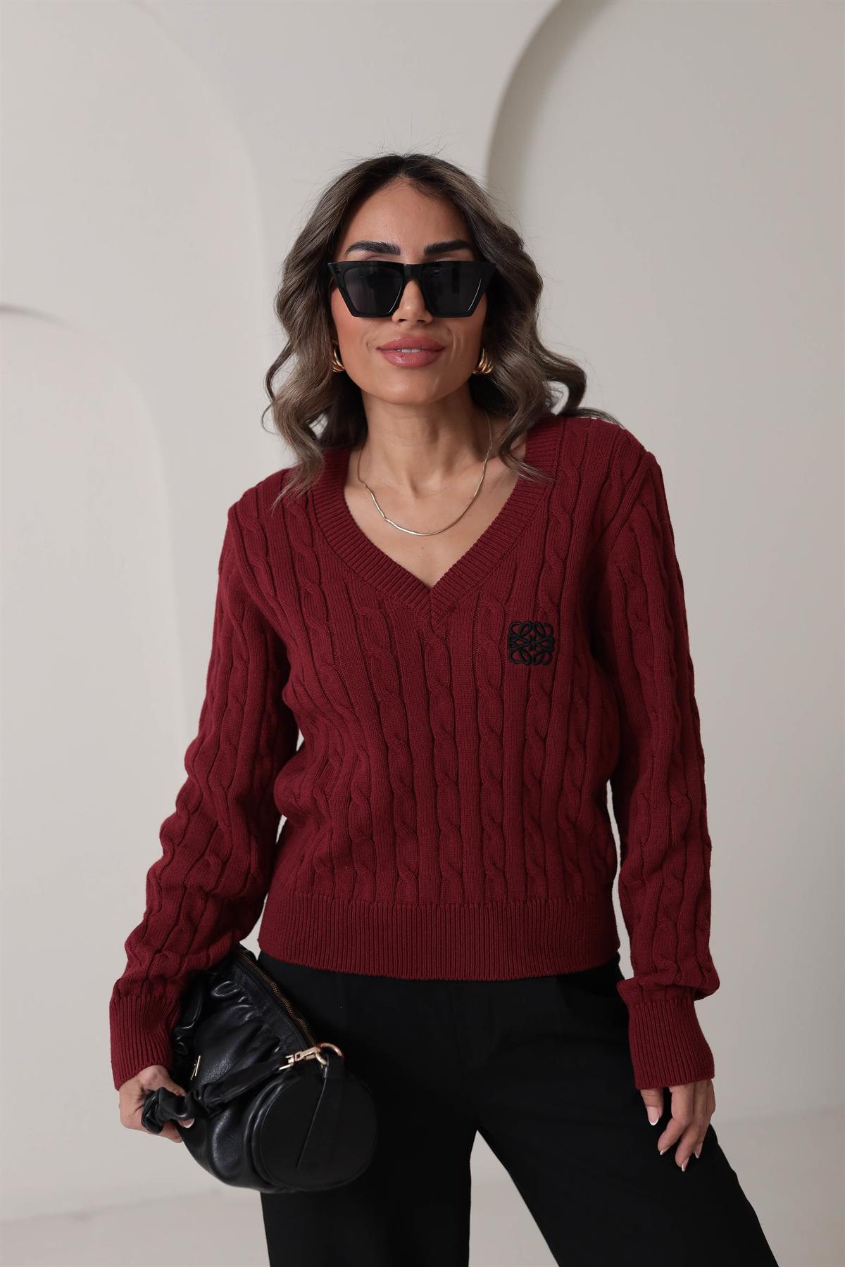 2428 V Yaka Nakışlı Saç Örgü Kazak BORDO