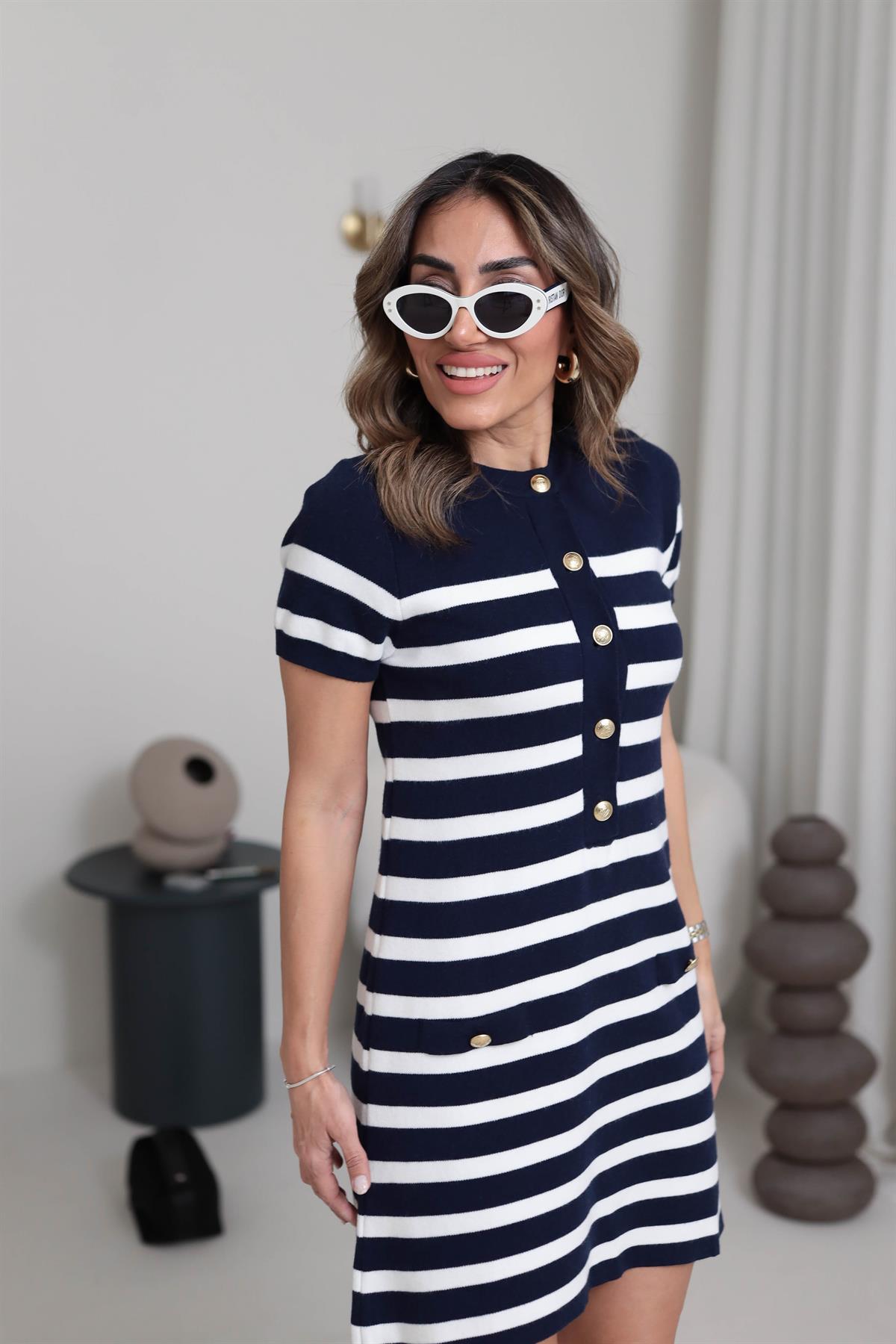 0349 Gold Düğmeli Kısa Kol Çizgili Triko Elbise LACİ-BEYAZ