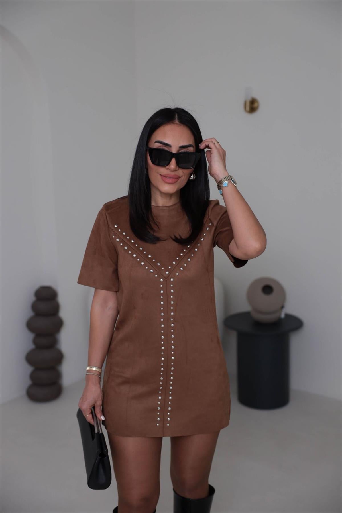 8243 Zımbalı Süet Elbise TABA