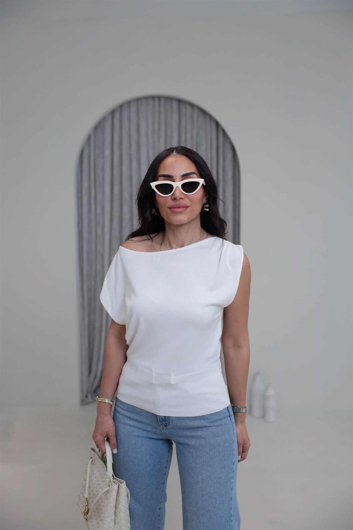 0870 Kayık Yaka Sıfır Kol Altı Lastikli  Bluz EKRU