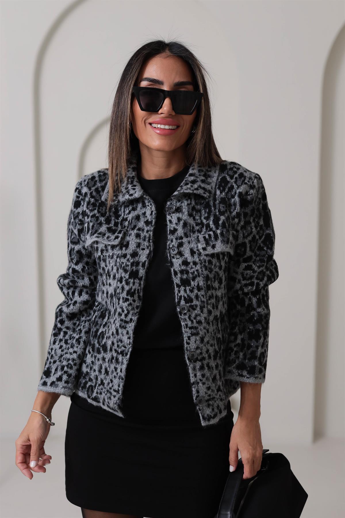 Leopar Cep Detaylı Triko Ceket