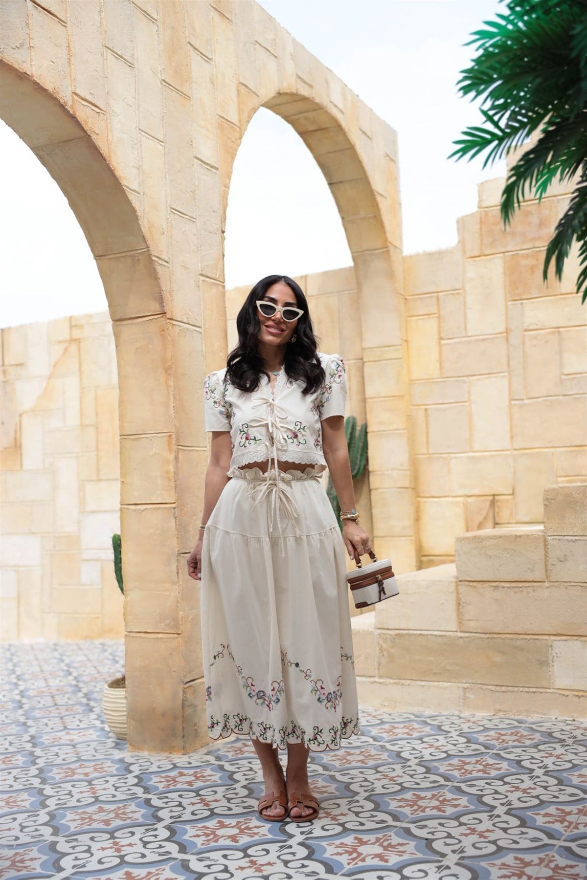 Nakış İşleme Detaylı Bağcık Detaylı Etekli Takım BEJ