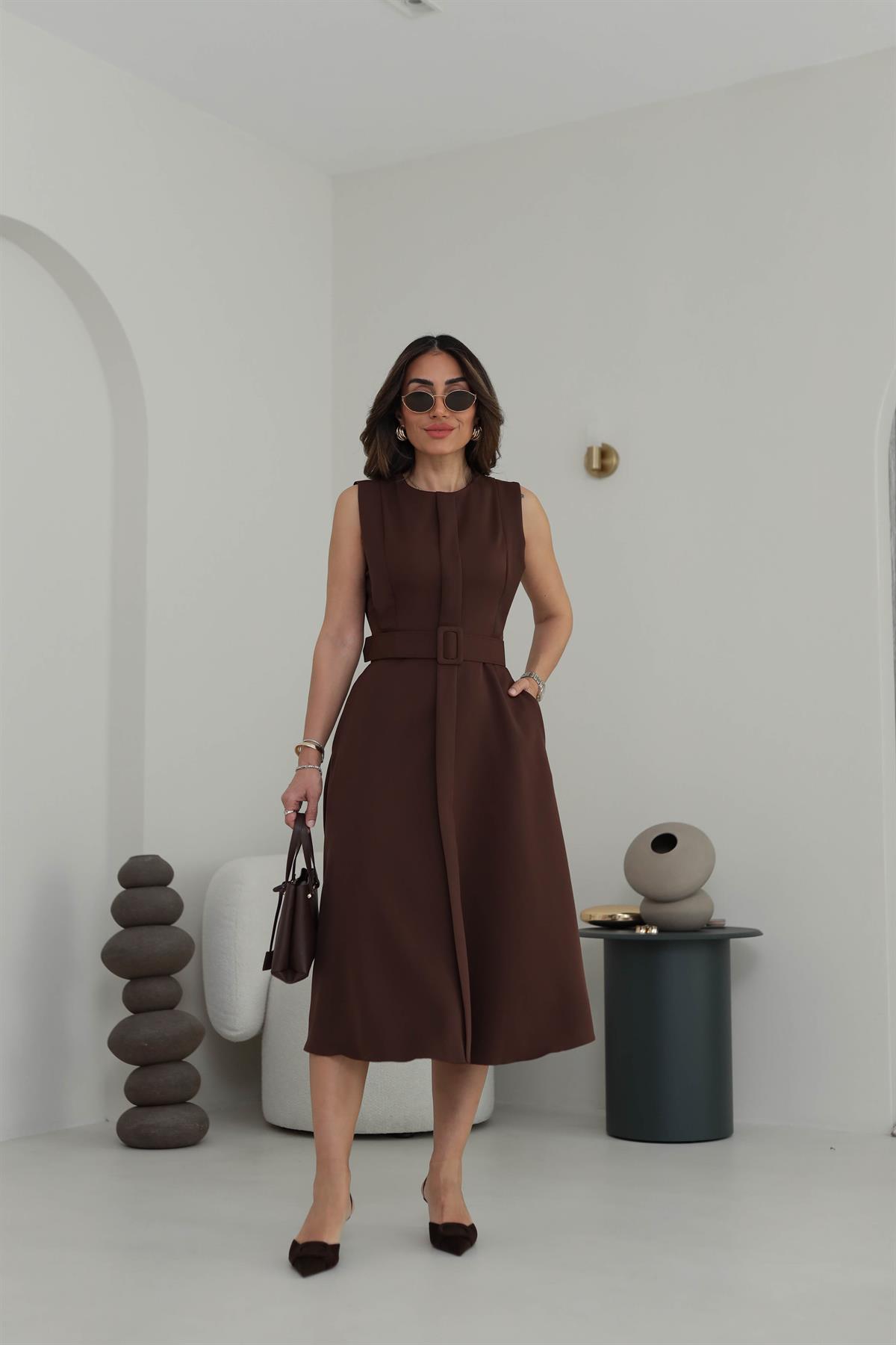 3715 A Kesim Sıfır Kol Kemerli Midi Elbise KAHVE