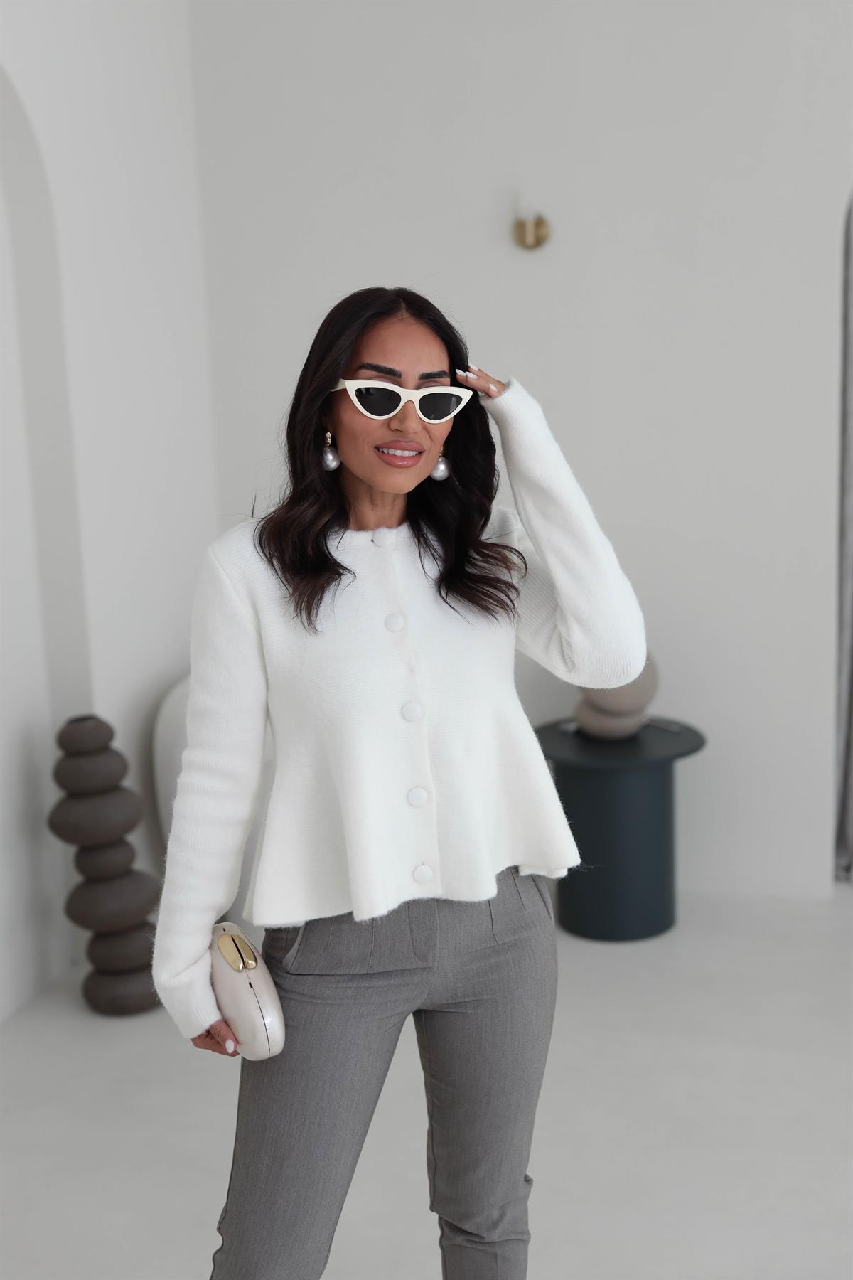 0985 Yumuşak Dokulu Peplum Düğmeli Triko Hırka EKRU