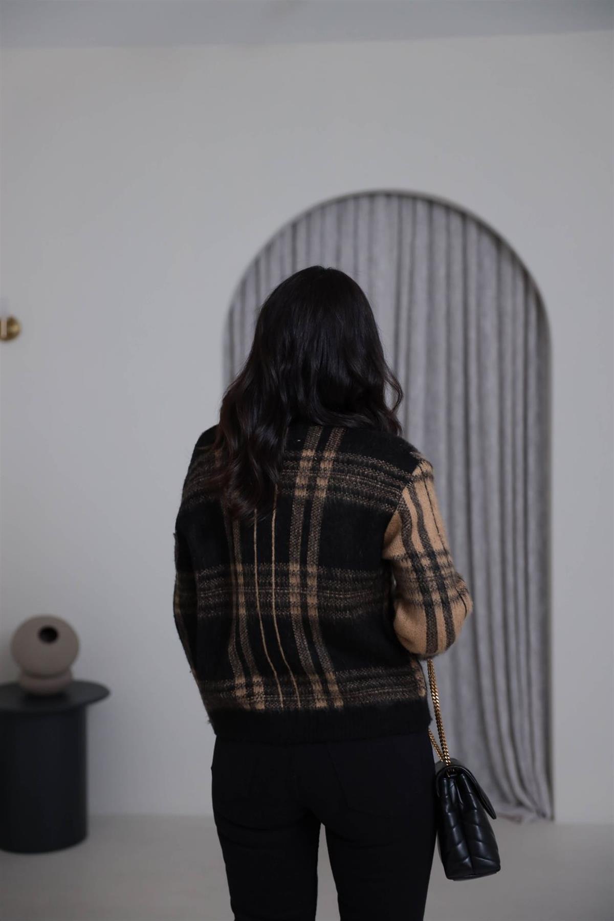 0092 Bisiklet Yaka Kare Desenli Hırka SİYAH-BEJ