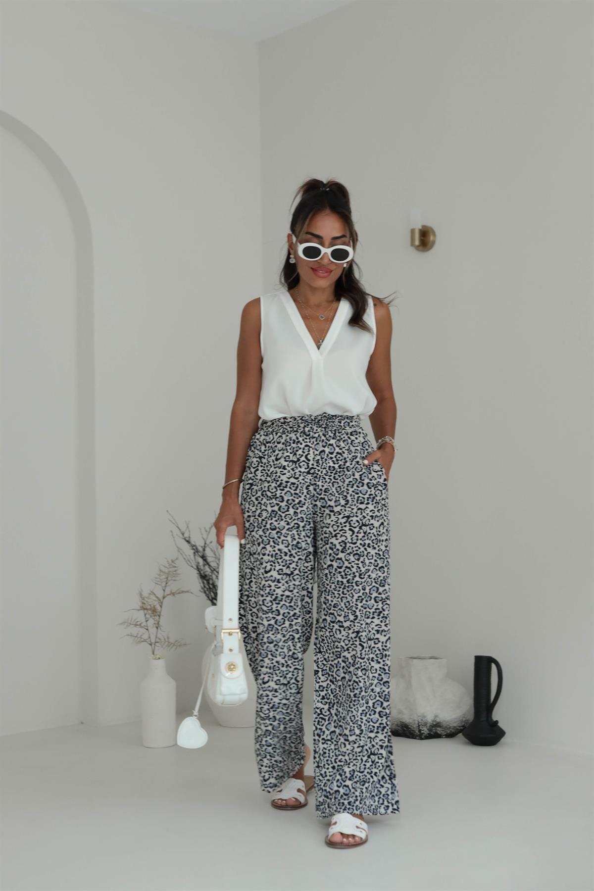 Orj Marka V yaka Sıfır Kol Bluz BEYAZ