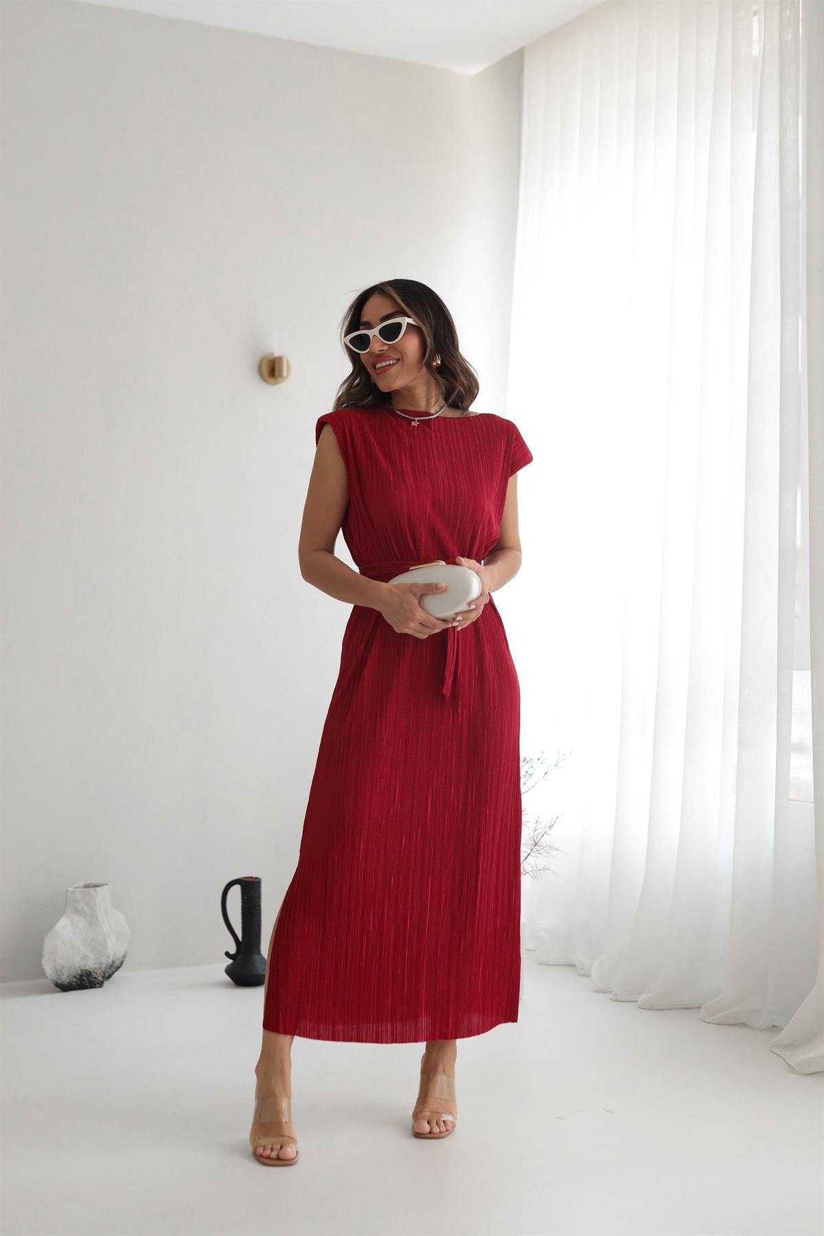 9689 Omuzları Vatkalı Bel Kuşaklı Pilili Elbise