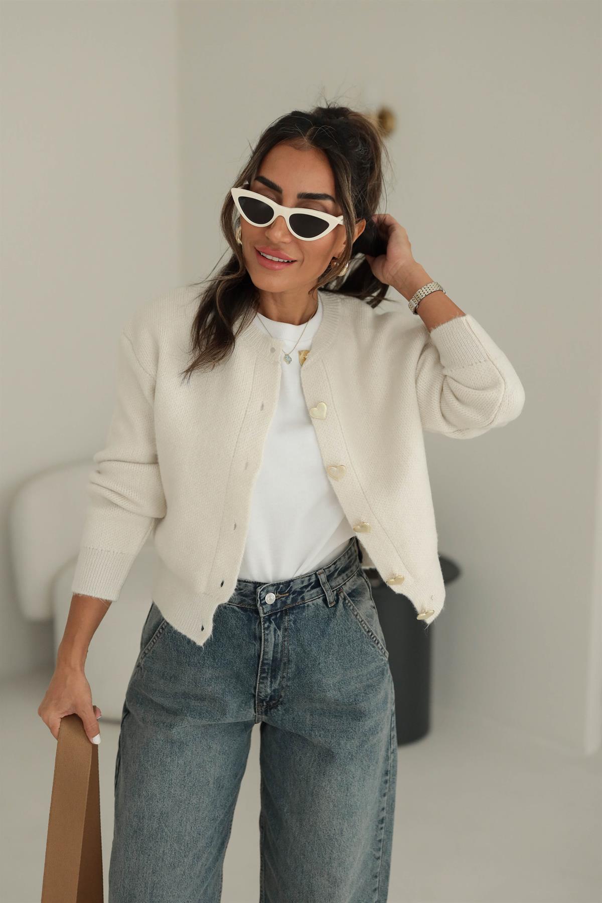 2236 Kalp Düğmeli Triko Hırka