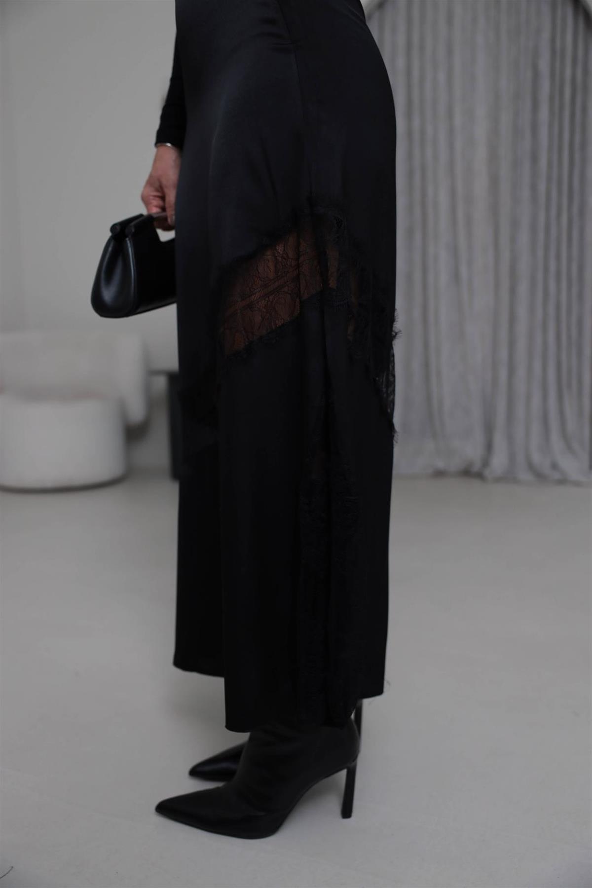 7094 Dantel Geçişli Yırtmaçlı Saten Etek SİYAH