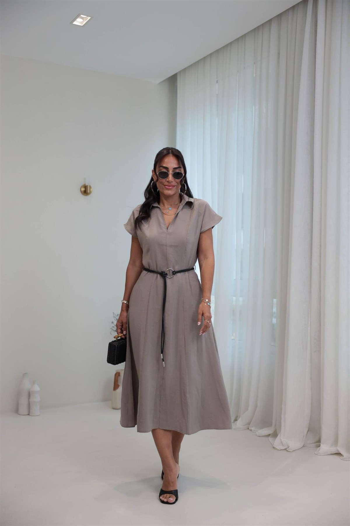 7620 Deri Kuşak Detaylı Polo Yaka Tencel Elbise VİZON