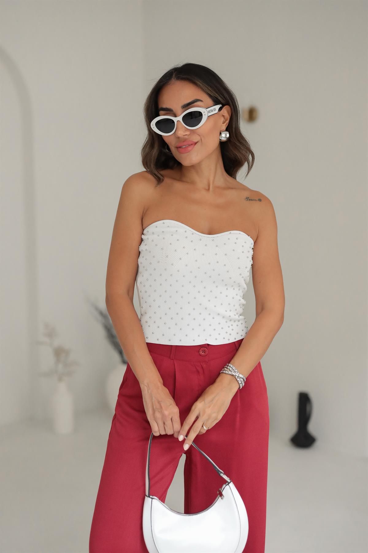 1002 Önü Boncuk İşlemeli Straplez Bluz