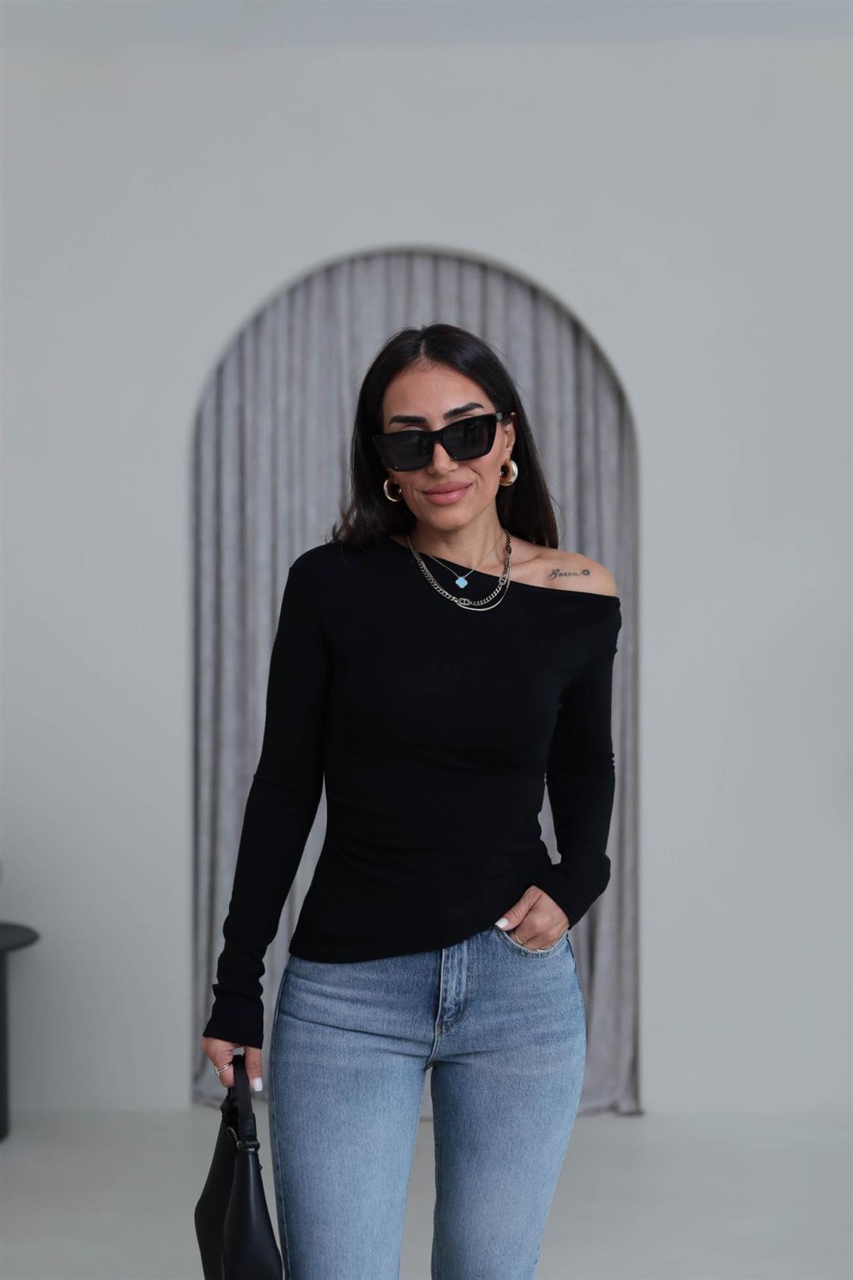 6527 Asimetrik Kesimli Kayık Yaka Drapeli Yumuşak Dokulu Bluz SİYAH