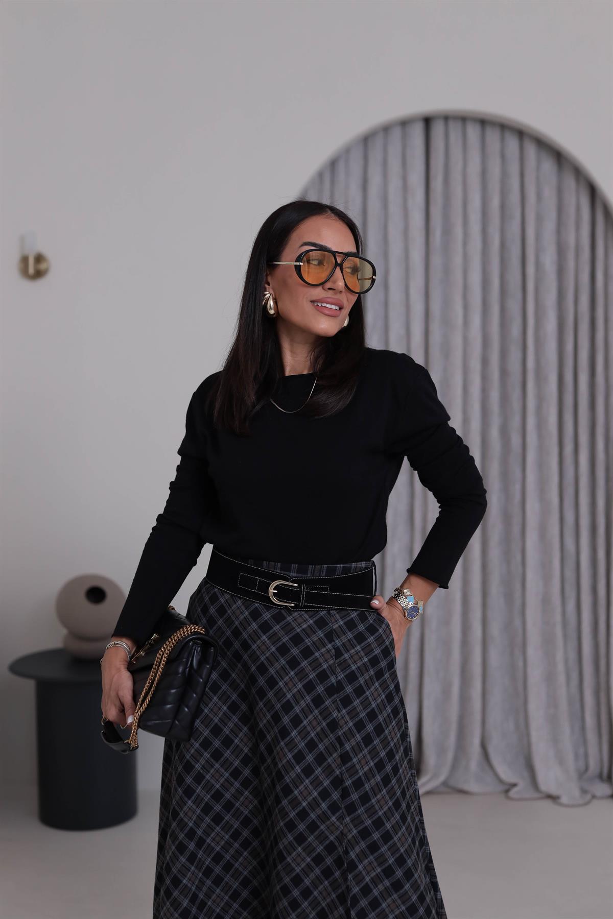 Kayık Yaka Yumuşak Dokulu Triko Bluz SİYAH