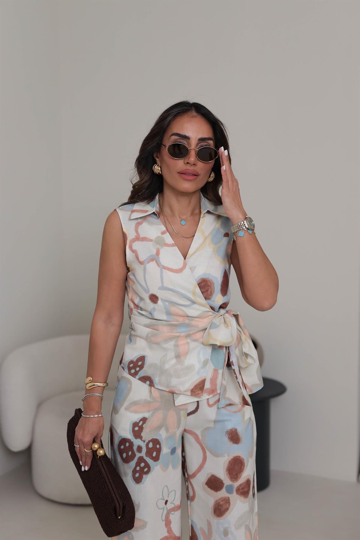 0681 Floral Desen Kruvaze Bağlamalı Gömlek BEJ