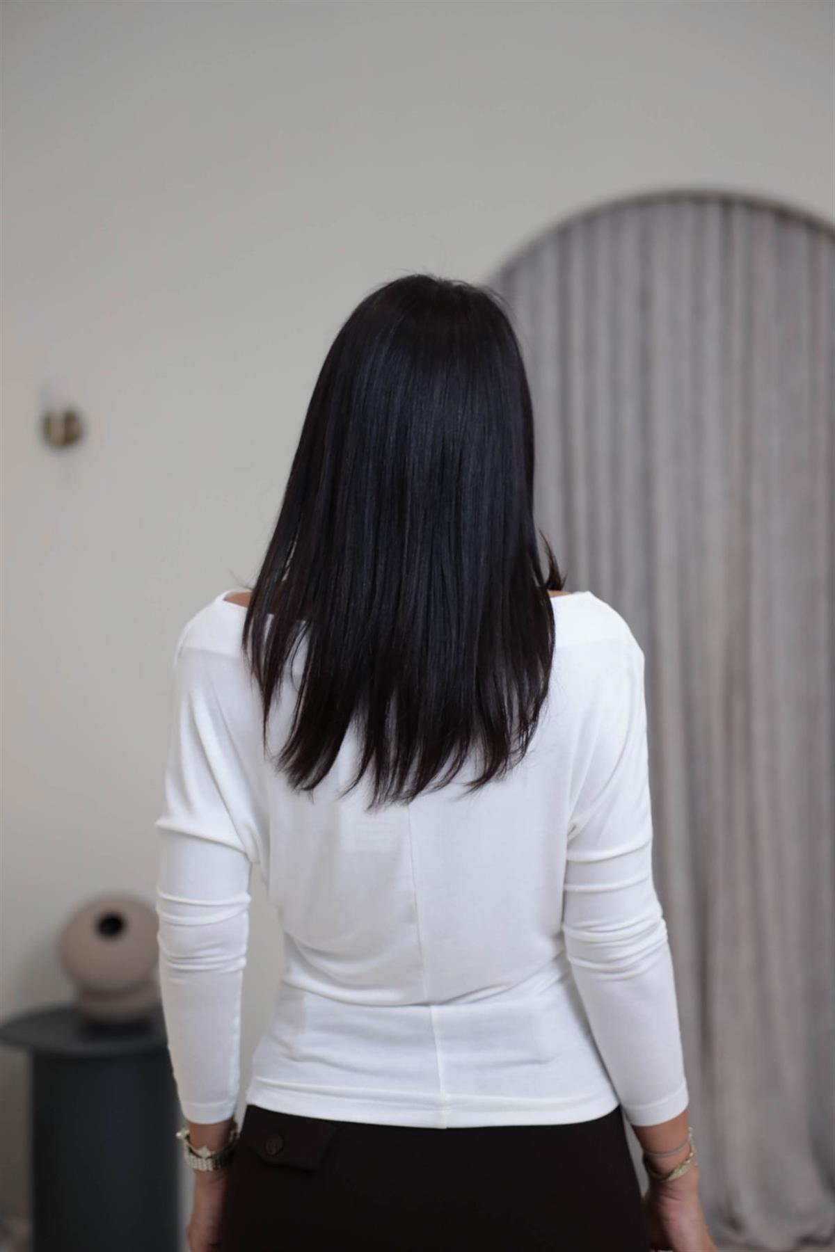 0481 Kayık Yaka Dökümlü Pamuklu Bluz EKRU