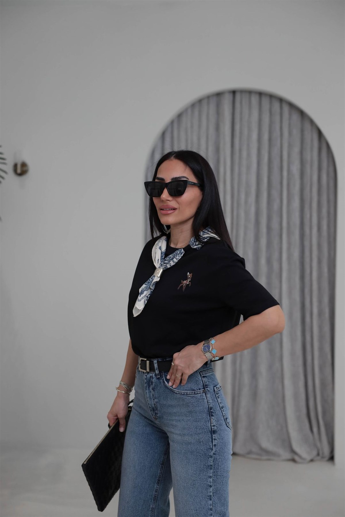 1140 Fular Detaylı Nakışlı Tshirt SİYAH