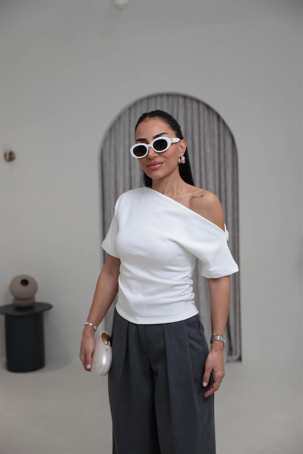 0840 Tek Omuz Drapeli Tok Penye Bluz EKRU