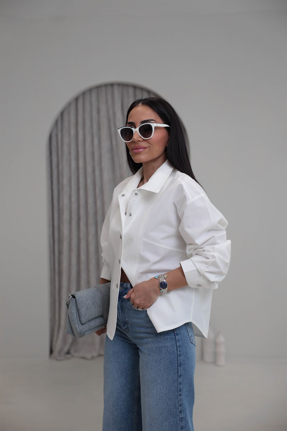 Dik Yaka Önden Çıtçıtlı Gömlek BEYAZ