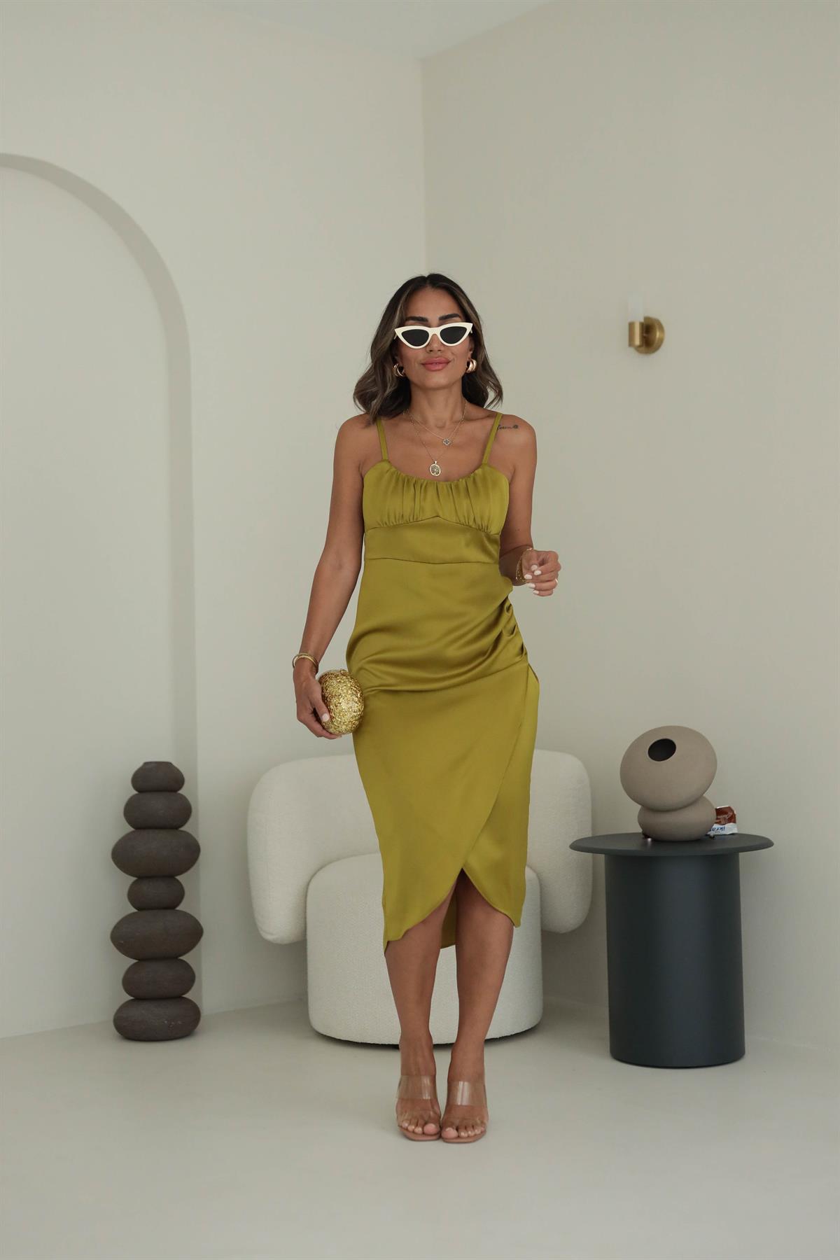 0399 Göğüs Drape Detaylı Anvelop Askılı Saten Elbise