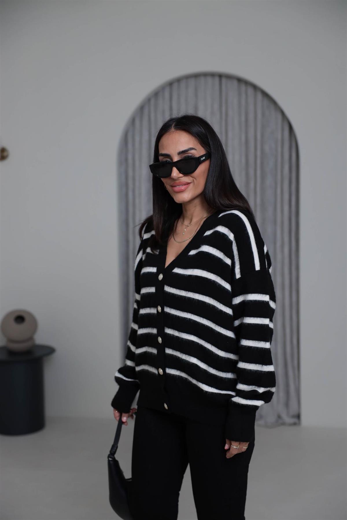 2462 Gold Düğmeli Çizgili V Yaka Triko Hırka SİYAHBEYAZ