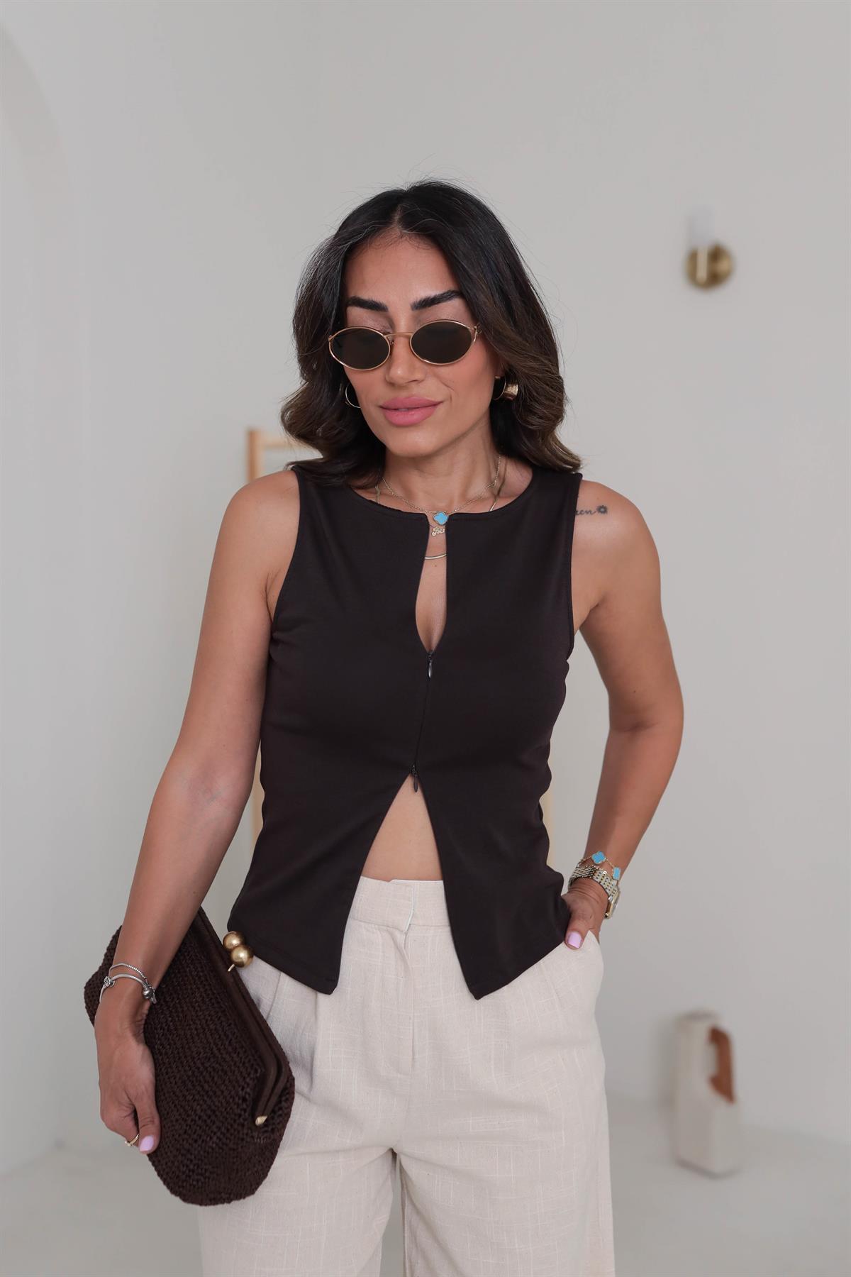 1764 Fermuar Detaylı Sıfır Kol Pamuklu Bluz KAHVE